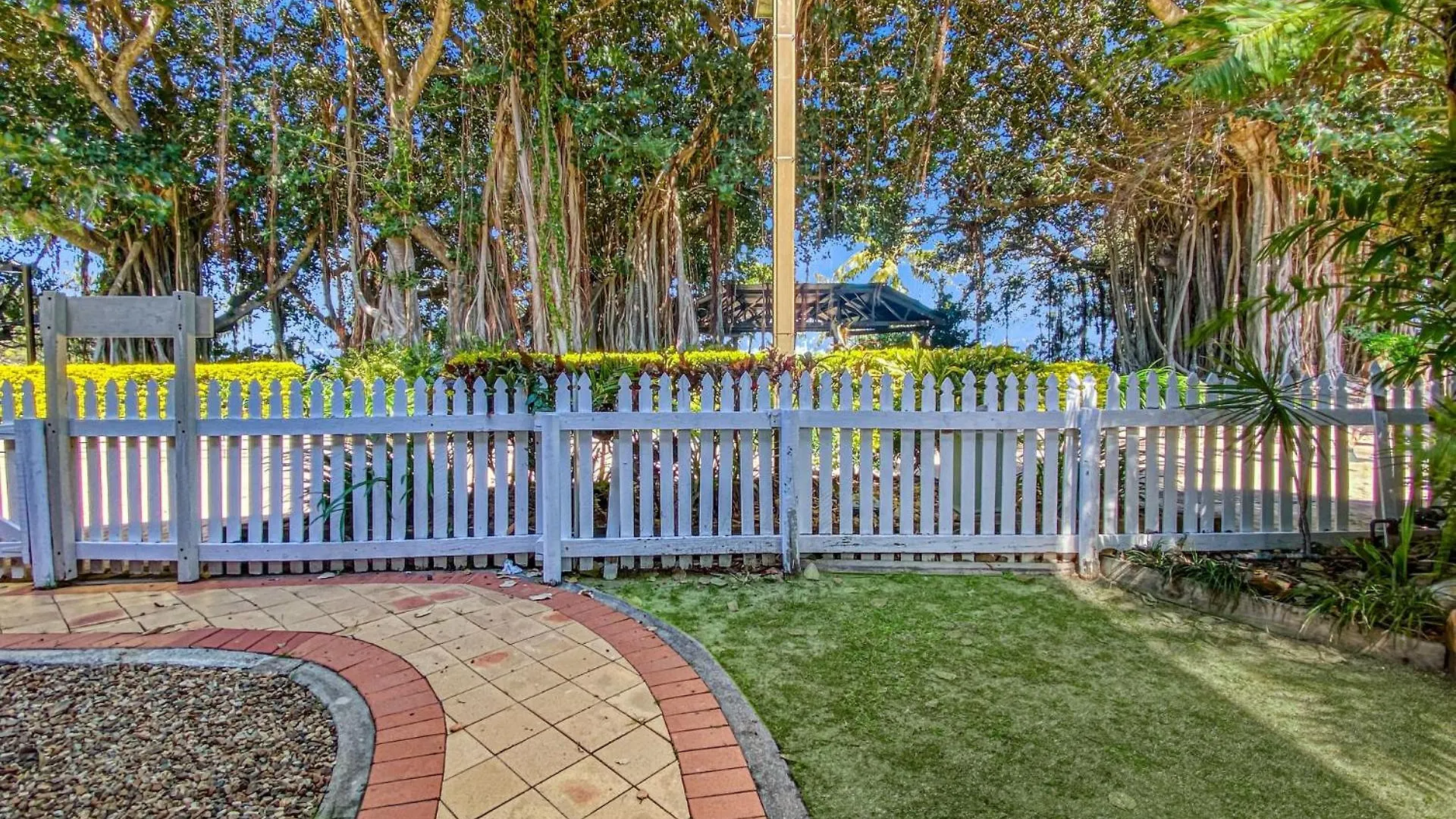 Picnic Bay Apartments Unit 1